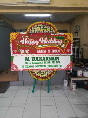 Papan Bunga di Masjid Kubah Emas Depok
